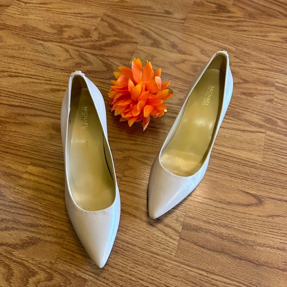 Michael Kors Cream Tan Pumps Size 8 - Picture 9 of 15